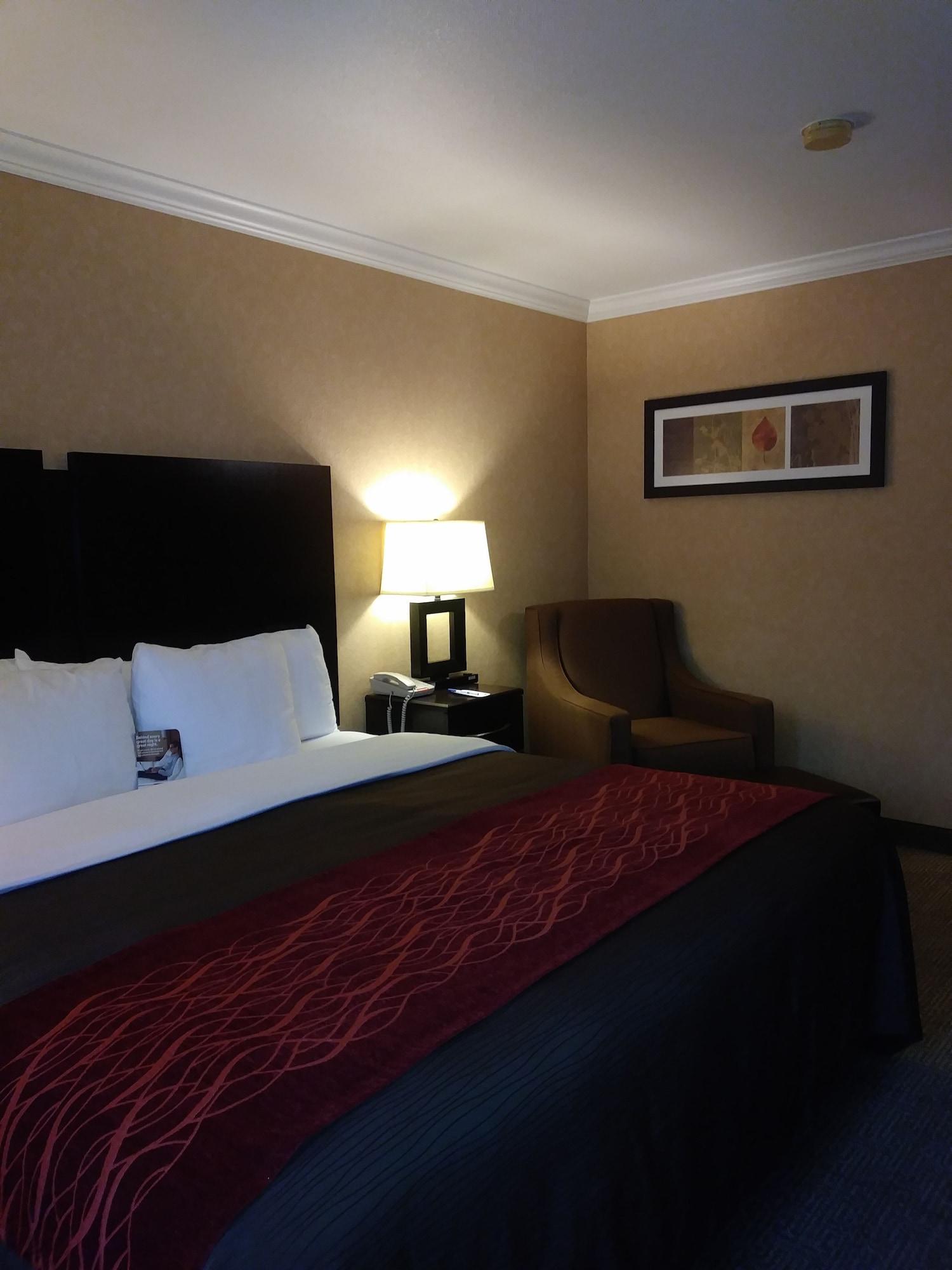 Comfort Inn Columbia Gorge Далз Екстериор снимка