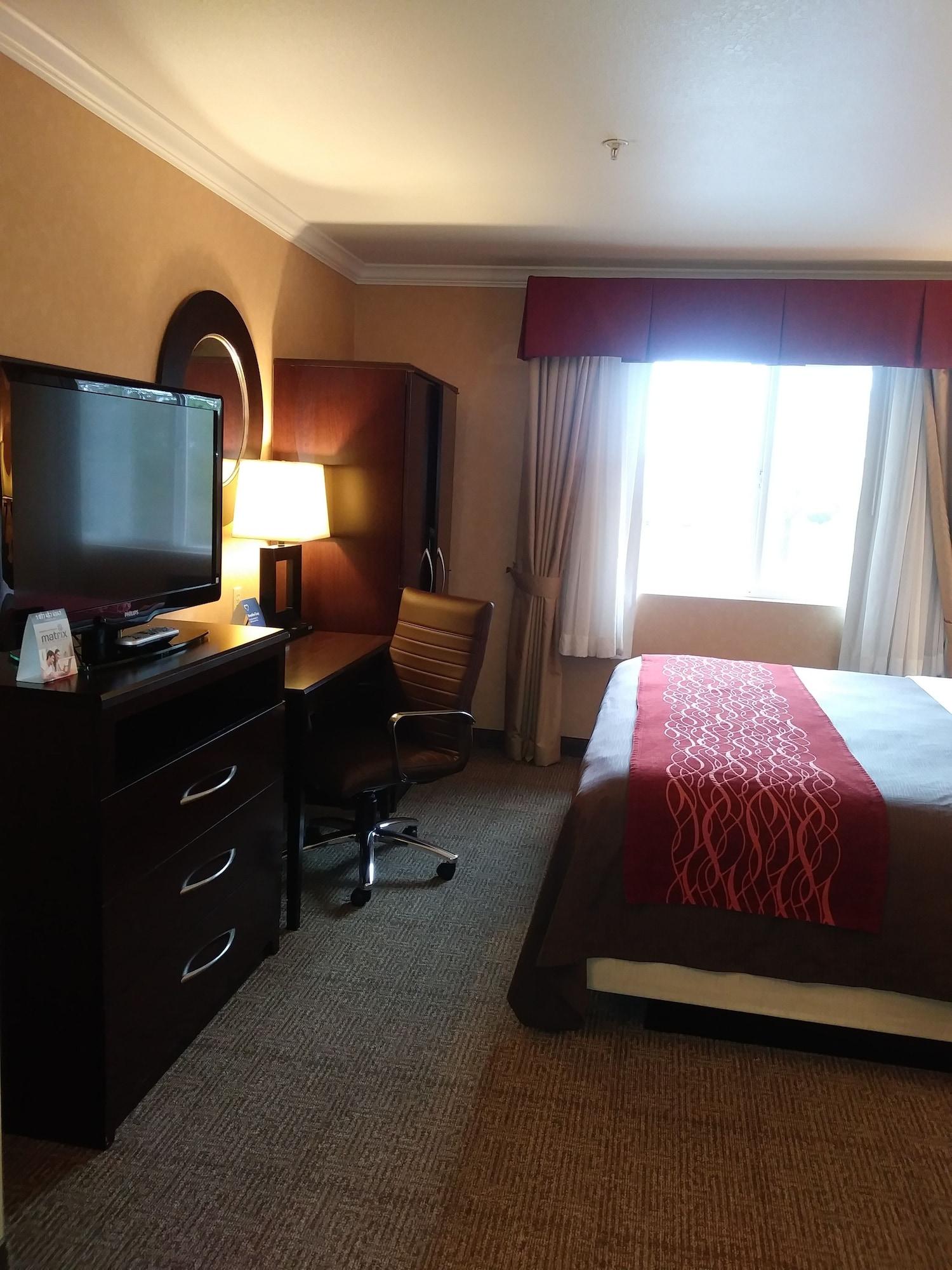 Comfort Inn Columbia Gorge Далз Екстериор снимка