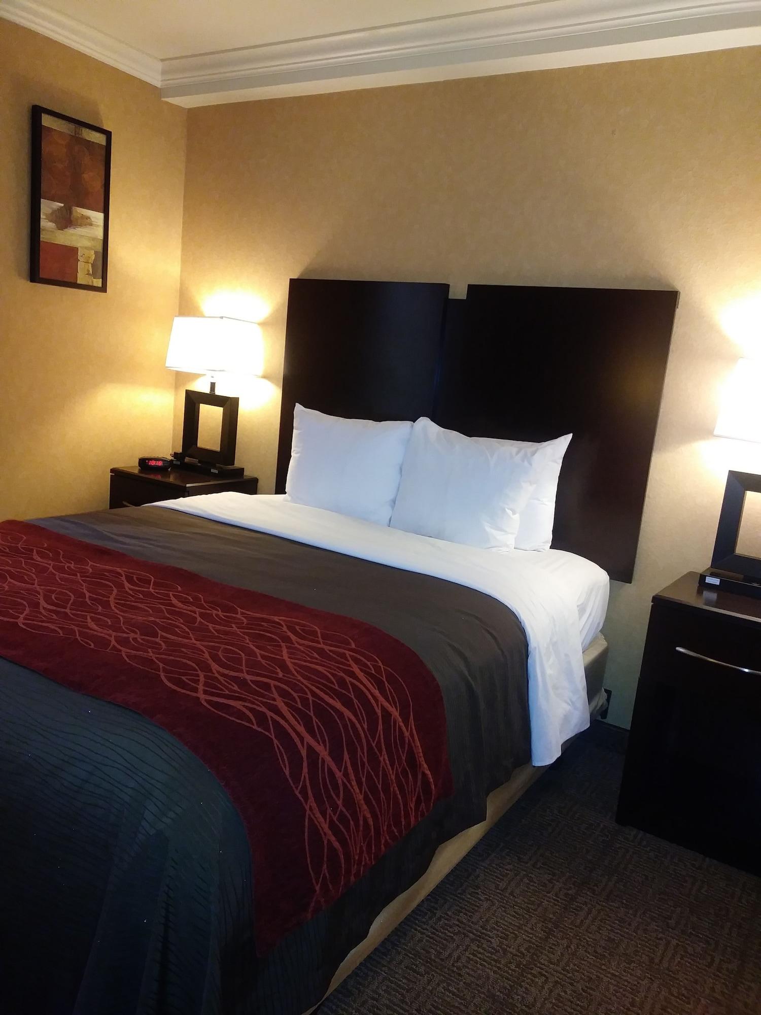 Comfort Inn Columbia Gorge Далз Екстериор снимка