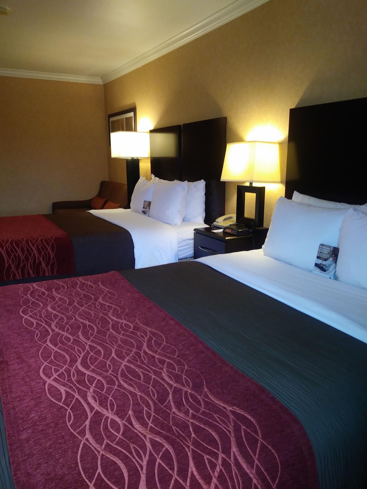 Comfort Inn Columbia Gorge Далз Екстериор снимка