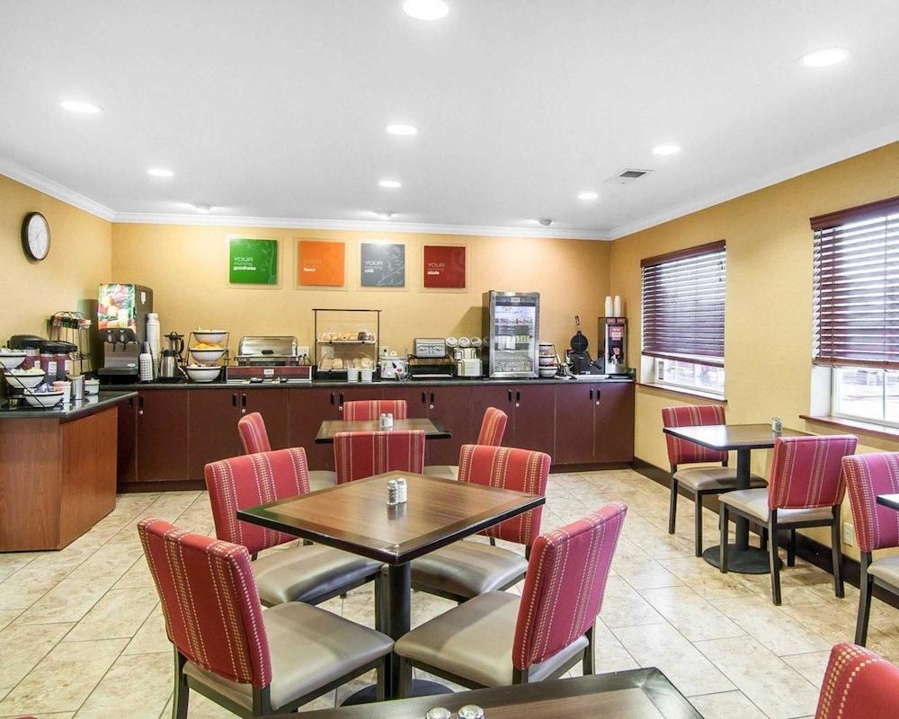Comfort Inn Columbia Gorge Далз Екстериор снимка