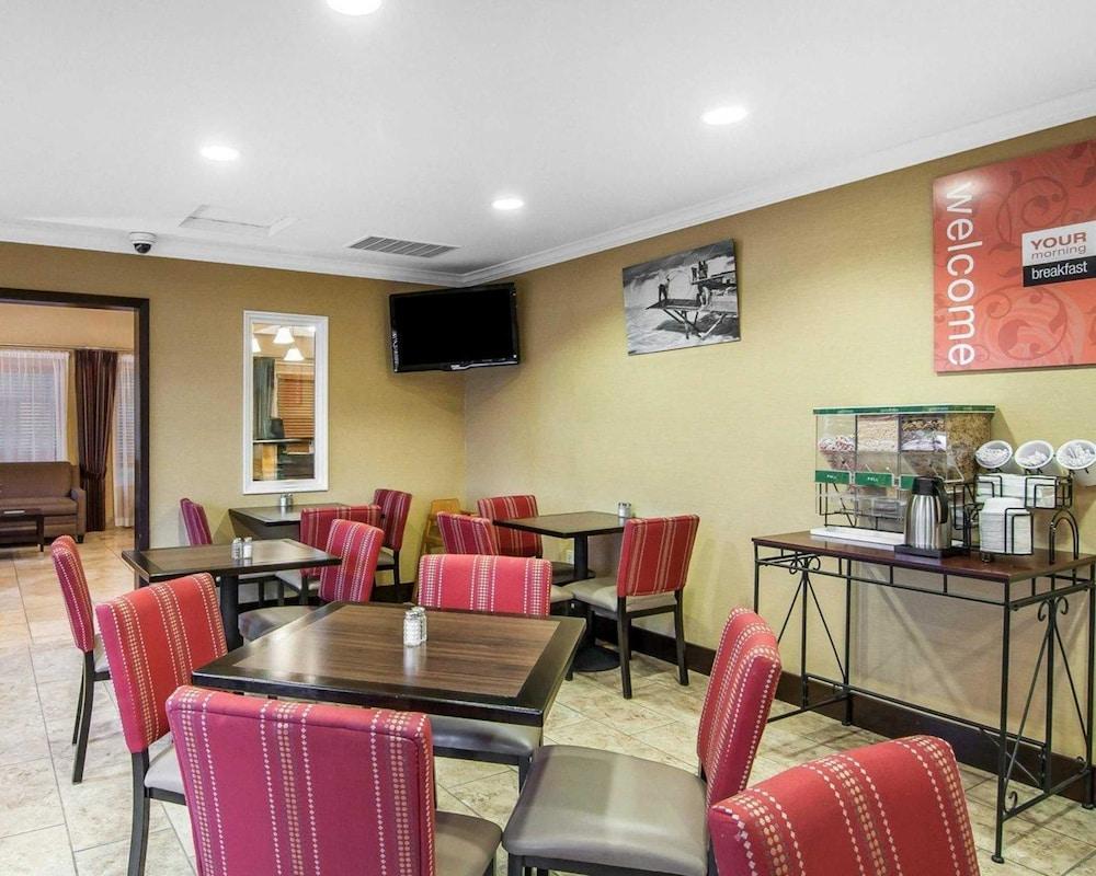 Comfort Inn Columbia Gorge Далз Екстериор снимка