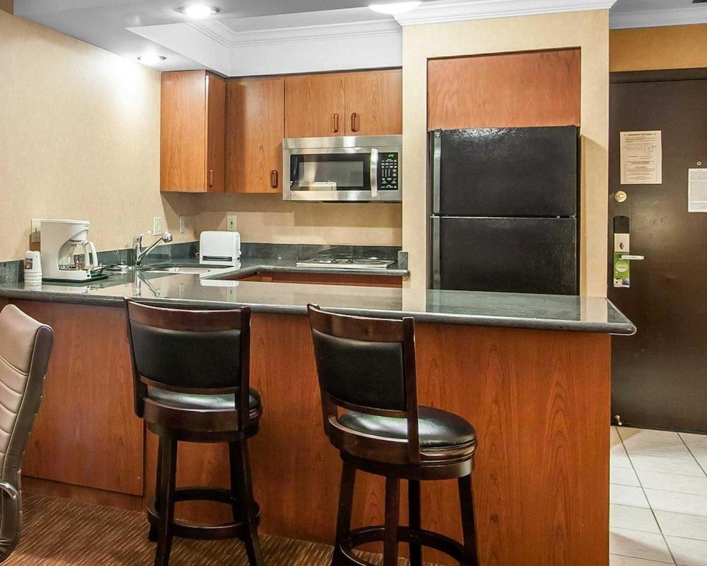 Comfort Inn Columbia Gorge Далз Екстериор снимка