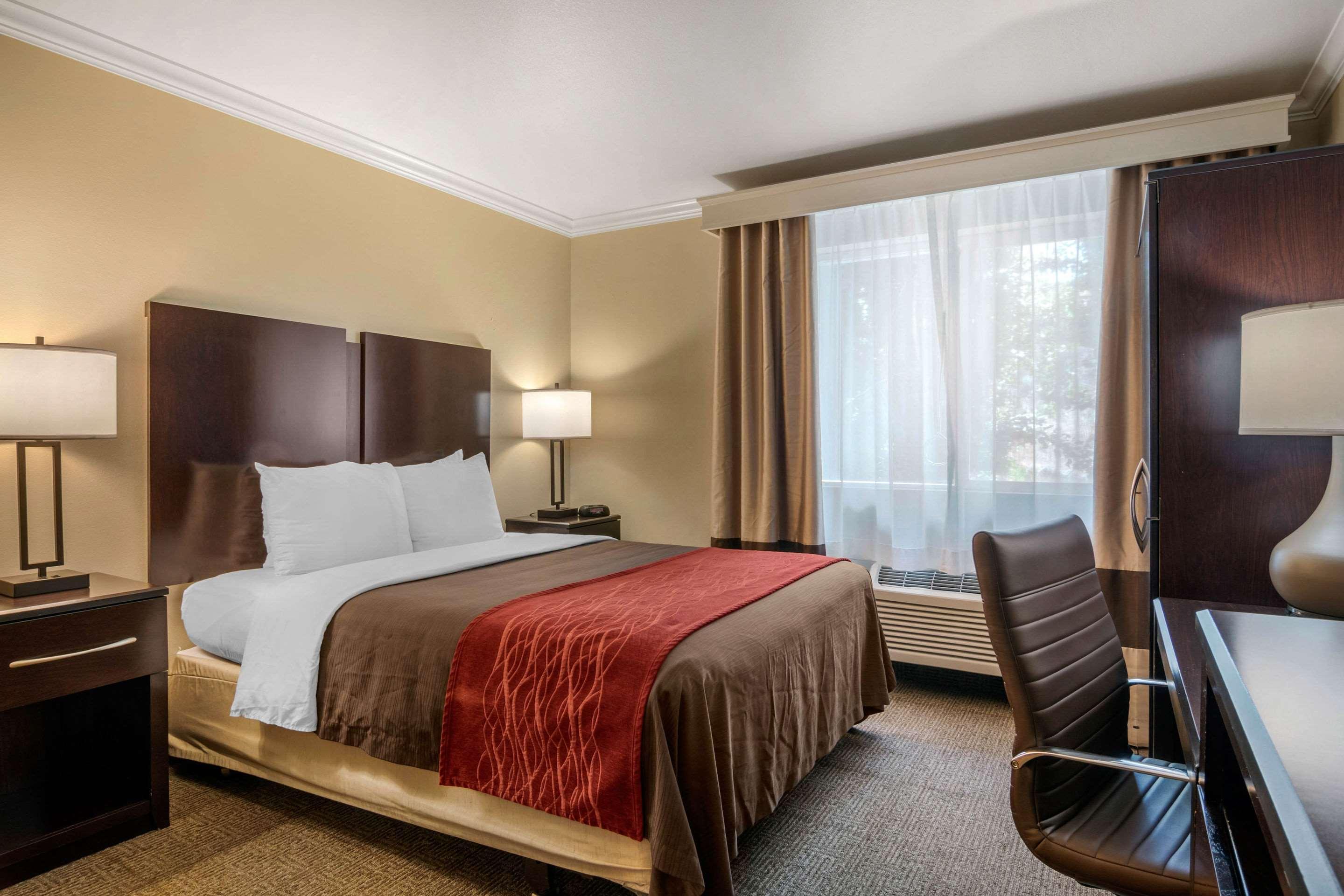 Comfort Inn Columbia Gorge Далз Екстериор снимка