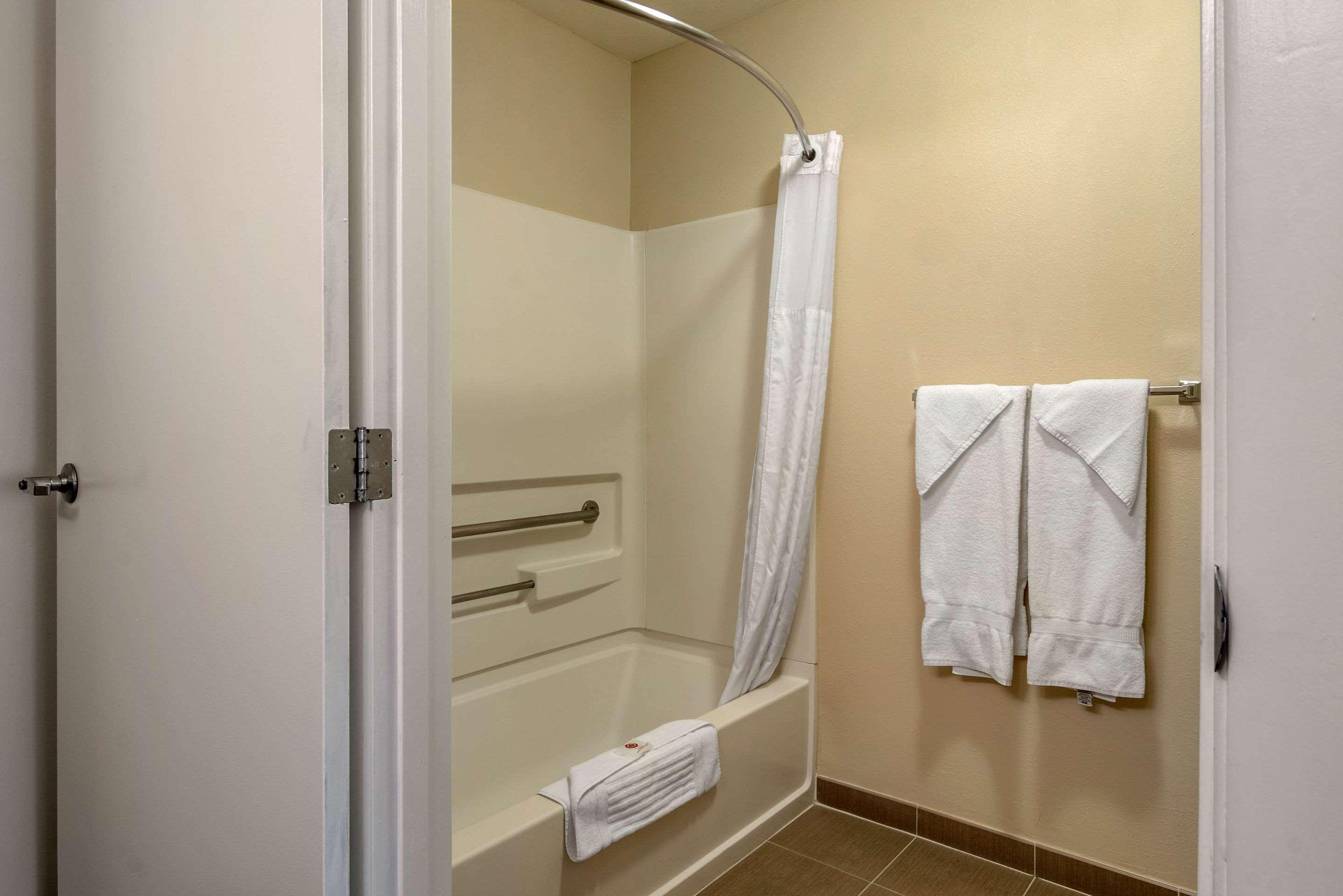Comfort Inn Columbia Gorge Далз Екстериор снимка