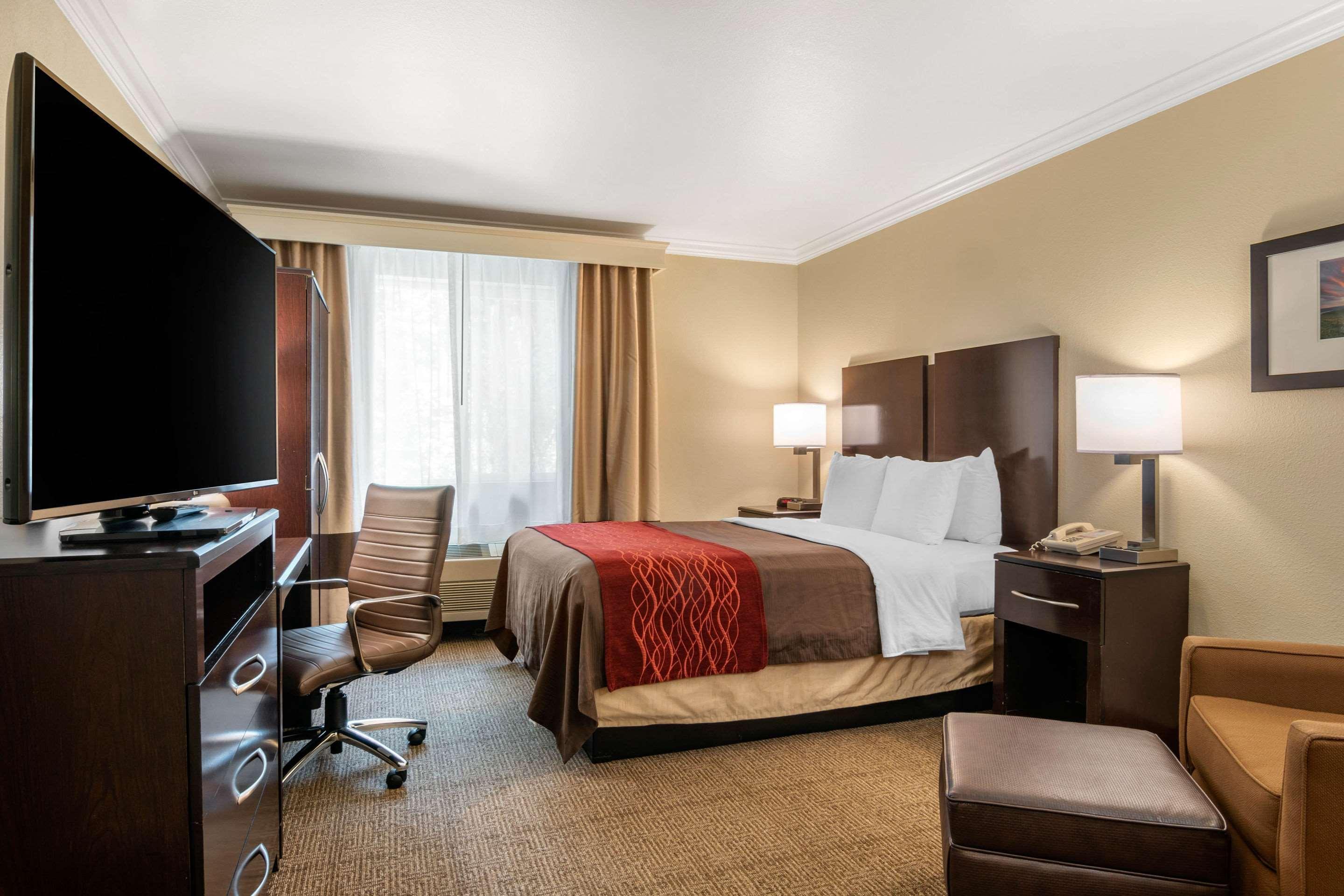 Comfort Inn Columbia Gorge Далз Екстериор снимка