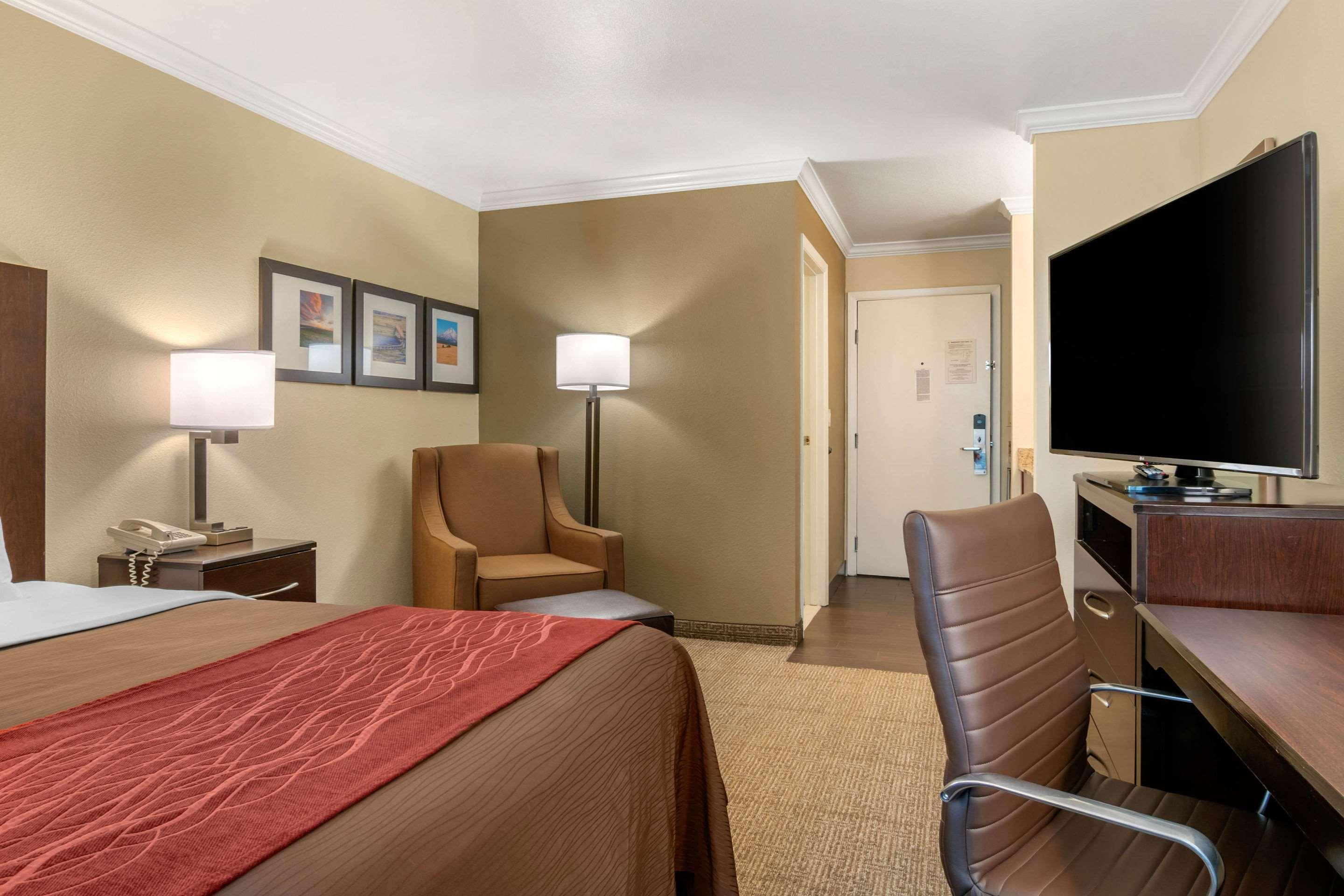 Comfort Inn Columbia Gorge Далз Екстериор снимка