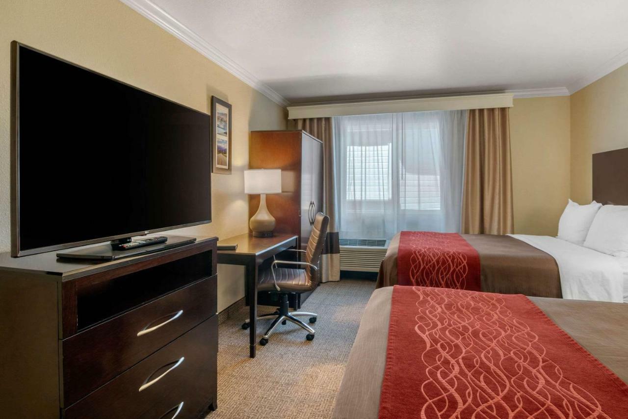 Comfort Inn Columbia Gorge Далз Екстериор снимка