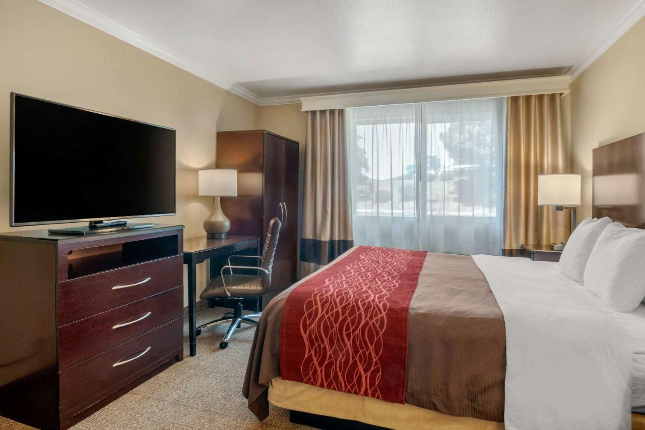 Comfort Inn Columbia Gorge Далз Екстериор снимка
