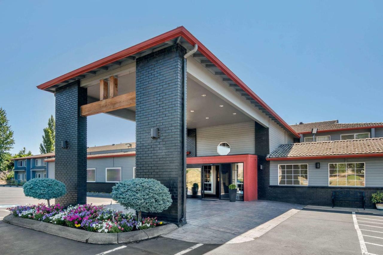 Comfort Inn Columbia Gorge Далз Екстериор снимка