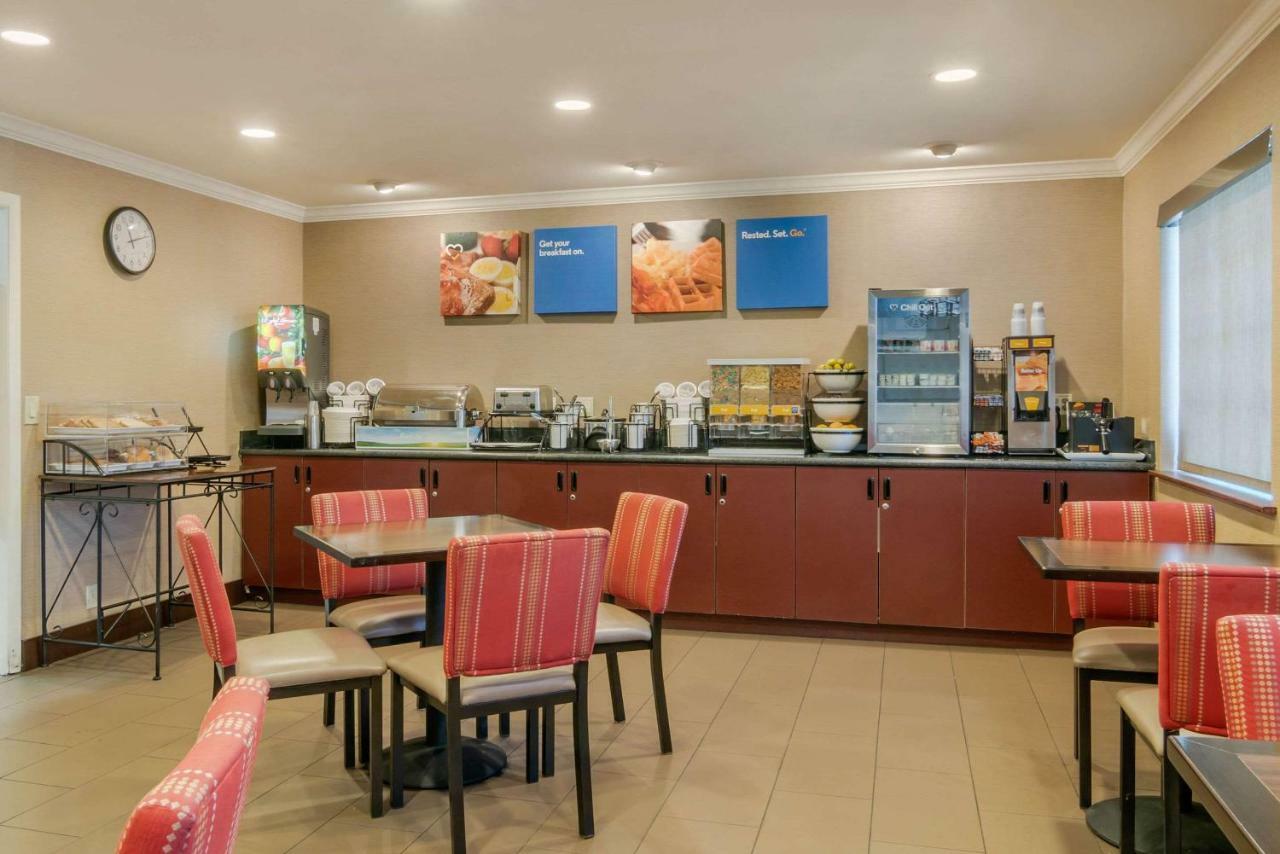Comfort Inn Columbia Gorge Далз Екстериор снимка