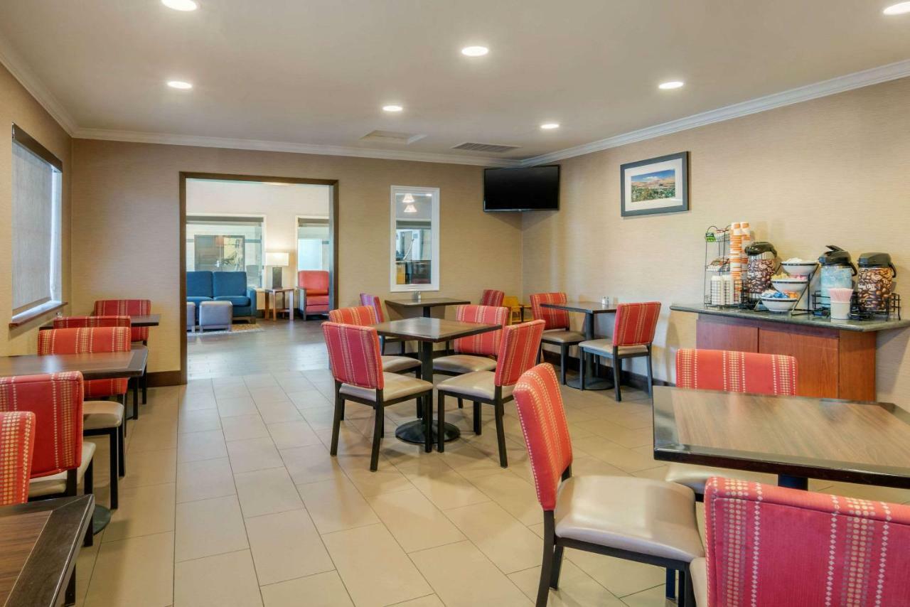 Comfort Inn Columbia Gorge Далз Екстериор снимка